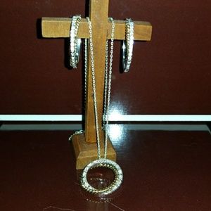 Avon two tone earring and necklace set